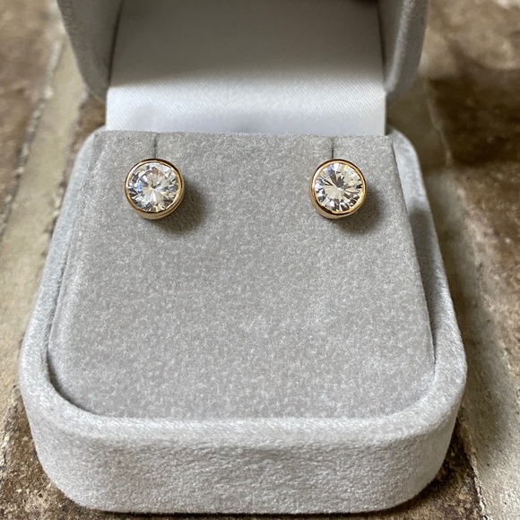 GENUINE 14KT GOLD Stud Earrings Bezel Set Cubic Zirconia - Picture 6 of 7